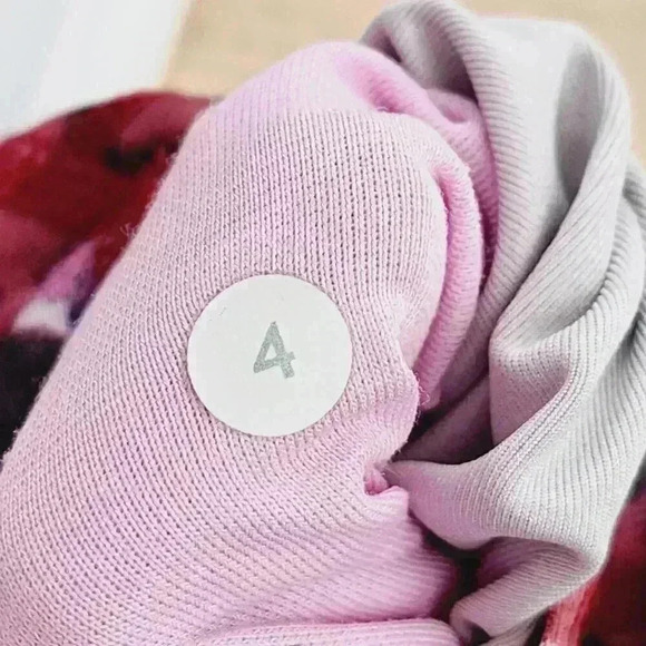 Women's Lululemon Legging Size 4 Pink Camo Cropped - Picture 5 of 6